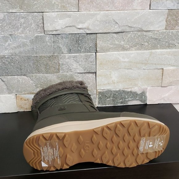 UGG Adirondack III Nylon Women's Boot - Picture 6 of 8